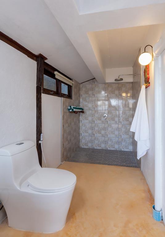 Baan Khunying - Secluded Phuket Beachfront Villa Rawai الغرفة الصورة